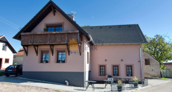 Prodej zavedeného rodinného penzionu ve Velkých Bílovicích, 370m2 vnitřních ploch, pozemek 497m2