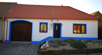 Prodej RD 4+1 v Šakvicích, zahrada 220m2, vinný sklep, parkování, studna