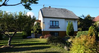 Prodej rodinného domu 5+1 se zahradou a garáží v obci Horní Dubenky