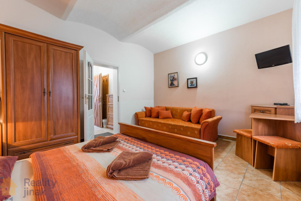 PHOTO (48 of 107).jpg