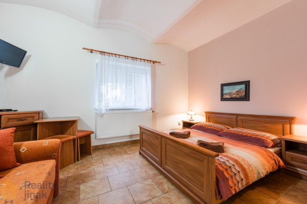 PHOTO (49 of 107).jpg