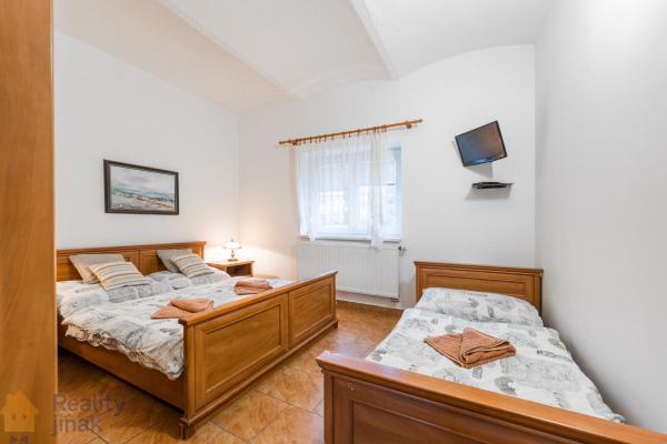 PHOTO (52 of 107).jpg