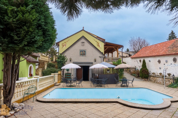 PHOTO (91 of 107).jpg