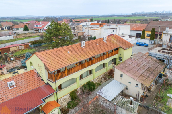 PHOTO (13 of 35).jpg