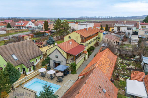 PHOTO (16 of 35).jpg