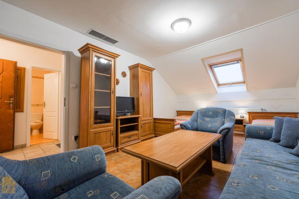 PHOTO (77 of 107).jpg