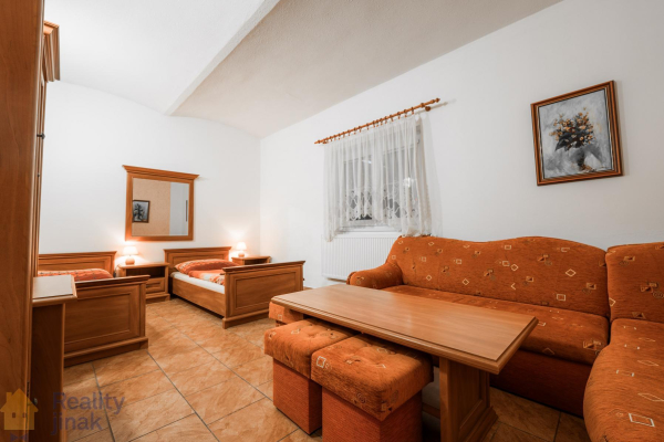 PHOTO (86 of 107).jpg