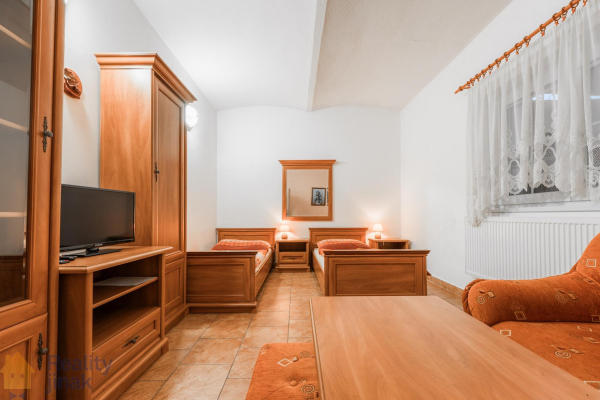 PHOTO (87 of 107).jpg