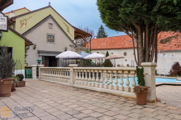 PHOTO (89 of 107).jpg