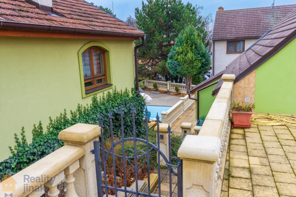 PHOTO (101 of 107).jpg