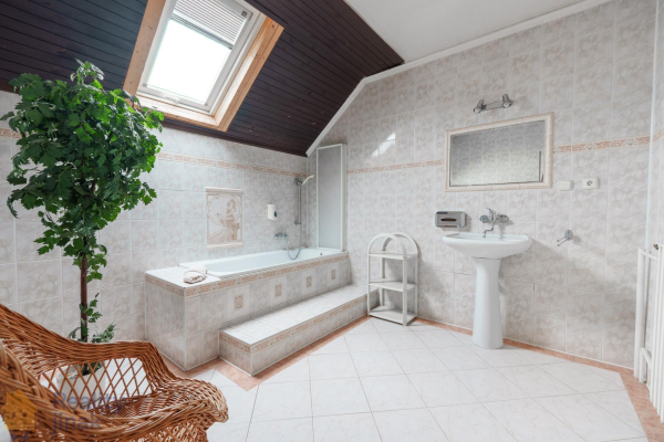 PHOTO (3 of 107).jpg