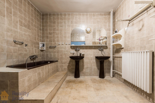 PHOTO (15 of 107).jpg